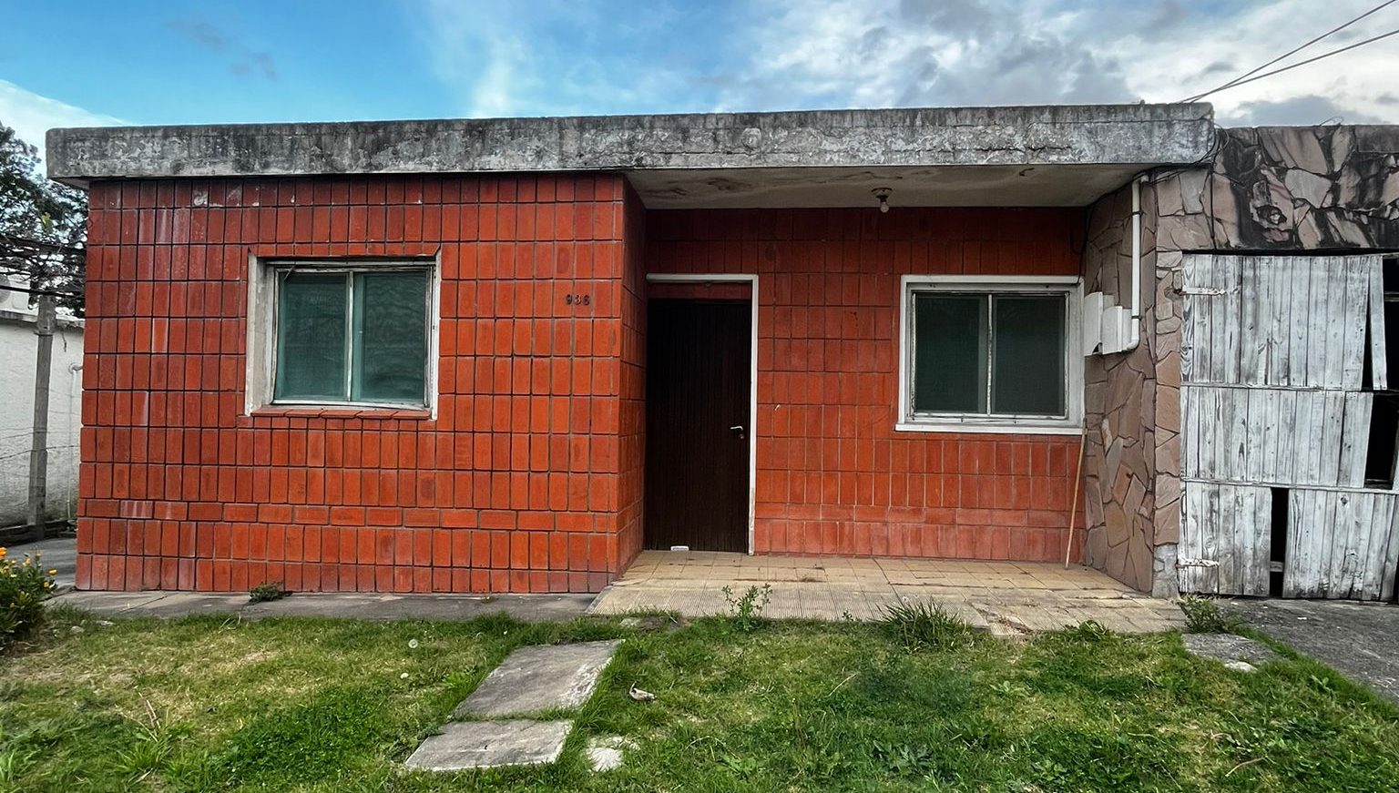 Casa a la venta para reciclar en Nueva Helvecia