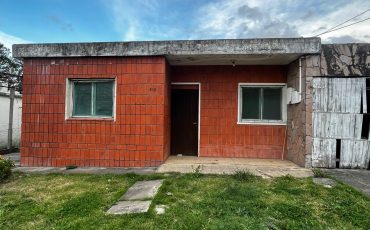 Casa a la venta para reciclar en Nueva Helvecia