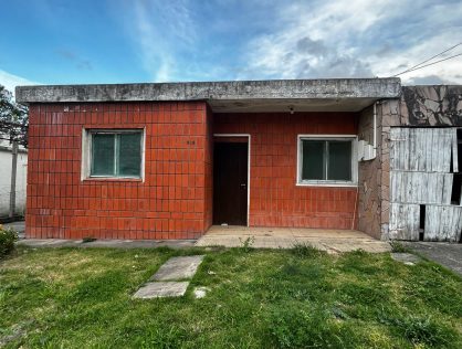 Casa a la venta para reciclar en Nueva Helvecia